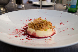 Maglie ristorante Bel Ami: crema chantilly e salsa di lamponi