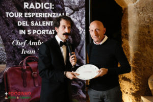 Franco Russo Presidente di Cuore e Mani aperte verso chi soffre Onlus ritira il premio