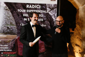 Il momento della premiazione dell'amico Tony Ingrosso